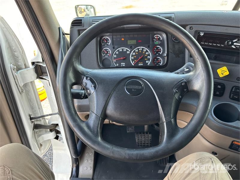 Freightliner Cascadia 125 6x4 T/A Sleeper Truck Tractor Sattelzugmaschinen