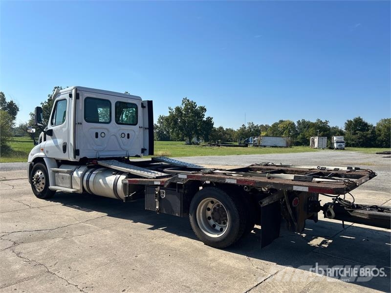 Freightliner Cascadia 113 4x2 Car Carrier Truck Trasportatore per veicoli