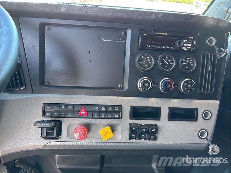 Freightliner Cascadia 126 6x4 T/A Sleeper Truck Tractor Τράκτορες