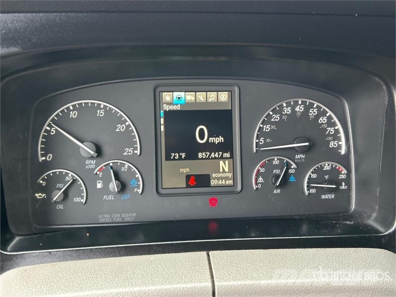 Freightliner Cascadia 126 6x4 T/A Sleeper Truck Tractor Vilcēji