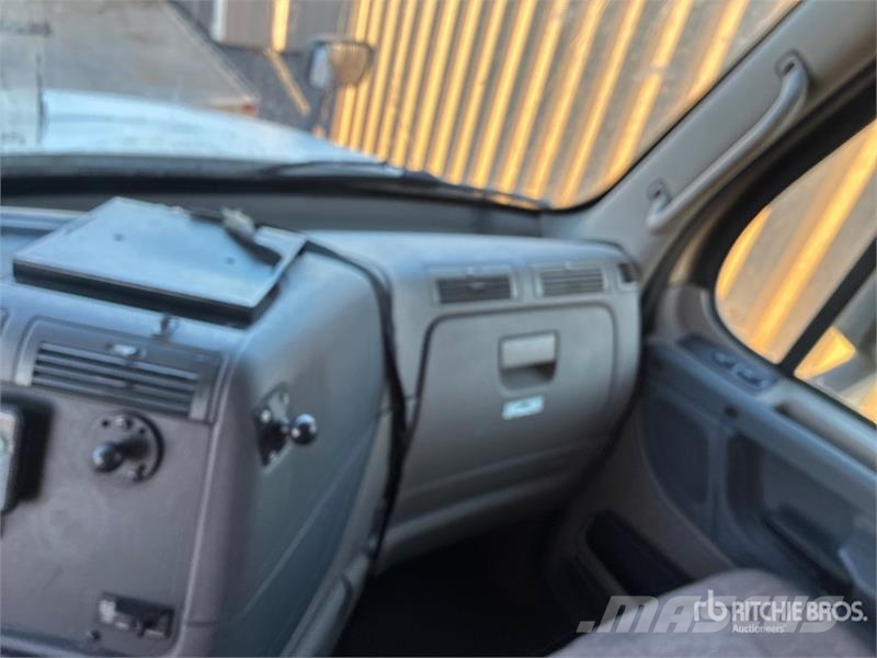 Freightliner Cascadia 125 6x4 T/A Sleeper Truck Tractor Vilcēji