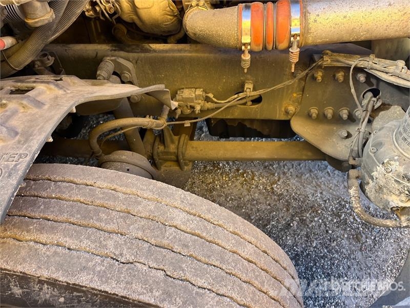 Freightliner Cascadia 126 6x4 T/A Sleeper Truck Tractor (Inoper Cabezas tractoras