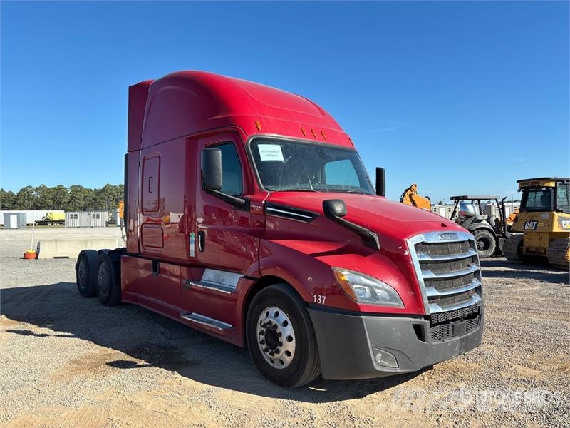 Freightliner Cascadia 126 6x4 T/A Sleeper Truck Tractor Sattelzugmaschinen