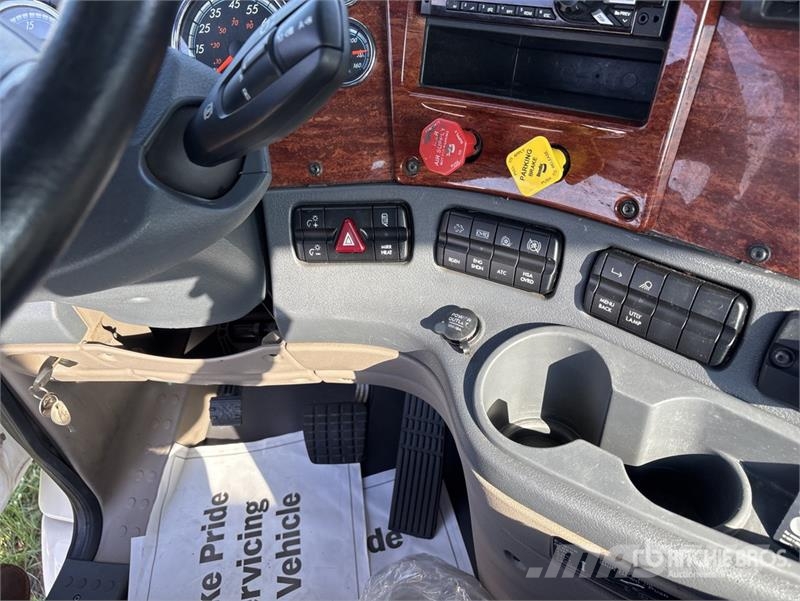 Freightliner Cascadia 113 Camiones portacoches