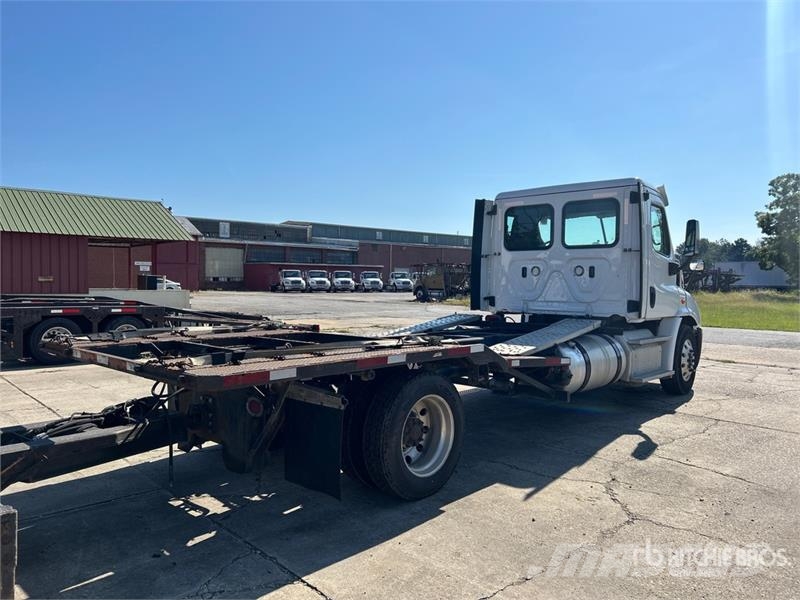 Freightliner Cascadia 113 4x2 Car Carrier Truck Trasportatore per veicoli
