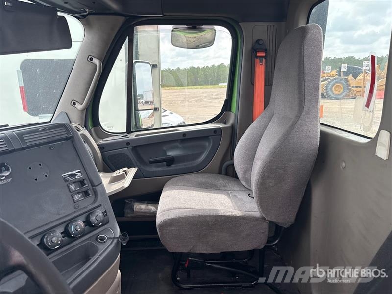 Freightliner Cascadia 113 Тягачі