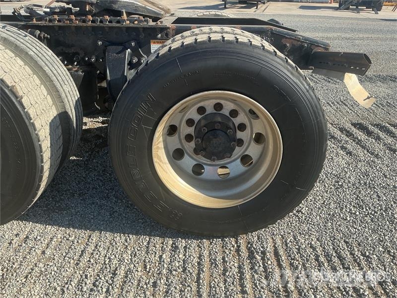 Freightliner Cascadia 125 6x4 T/A Sleeper Truck Tractor 中古トラクターヘッド | トレーラーヘッド