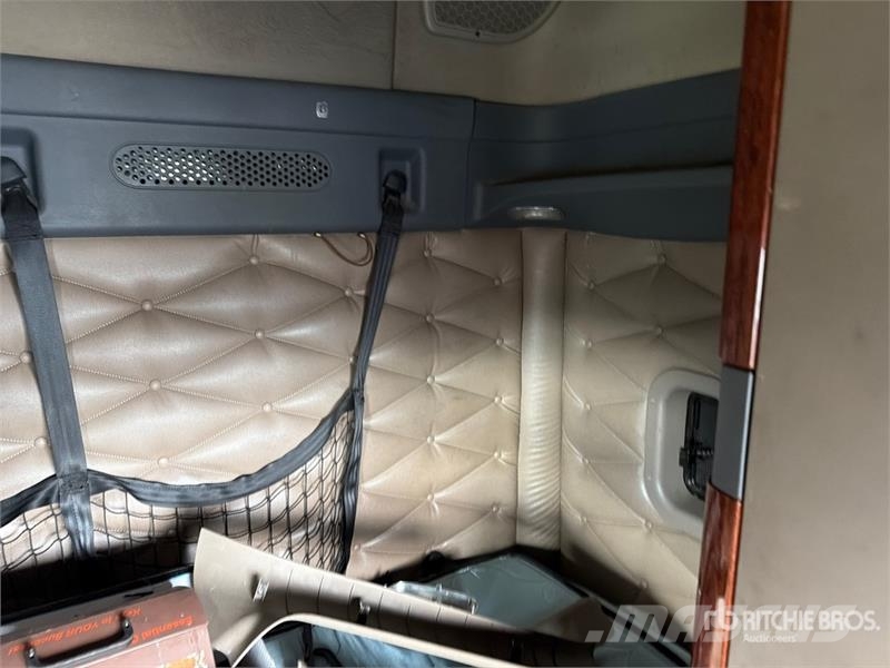 Freightliner Cascadia 113 6x4 Sleeper Car Carrier Truck Trasportatore per veicoli