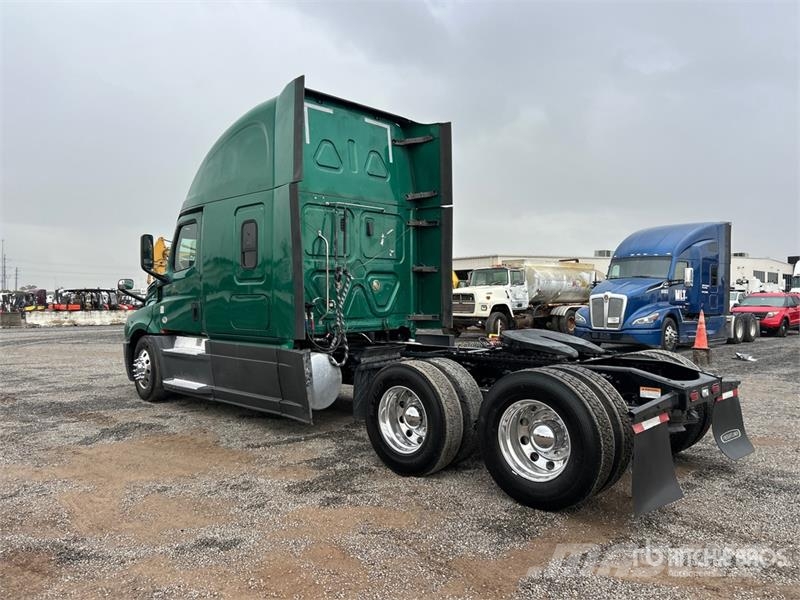 Freightliner Cascadia 126 6x4 T/A Sleeper Truck Tractor Vilcēji