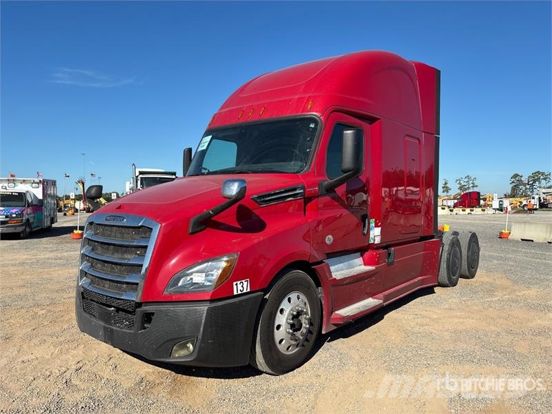 Freightliner Cascadia 126 6x4 T/A Sleeper Truck Tractor Sattelzugmaschinen