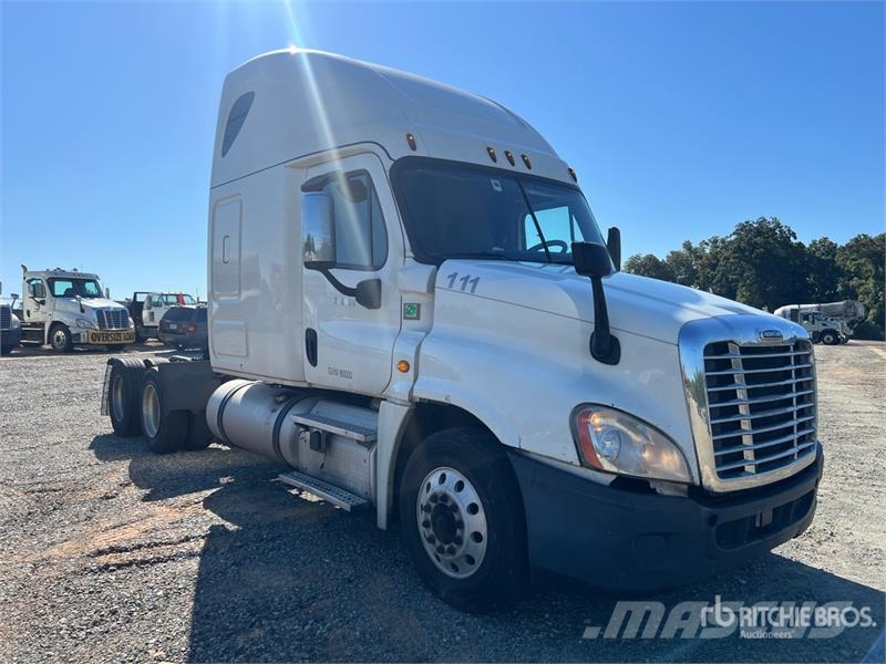 Freightliner Cascadia 6x4 T/A Sleeper Truck Tractor Vlačilci