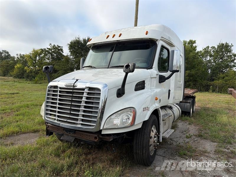 Freightliner Cascadia 113 6x4 Sleeper Car Carrier Truck Trasportatore per veicoli