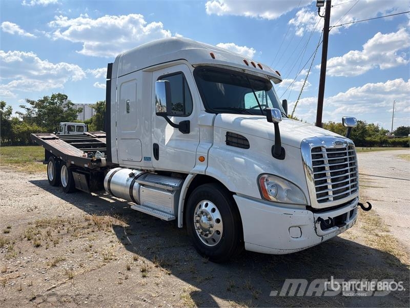 Freightliner Cascadia 113 6x4 Sleeper Car Carrier Truck Camiones portacoches