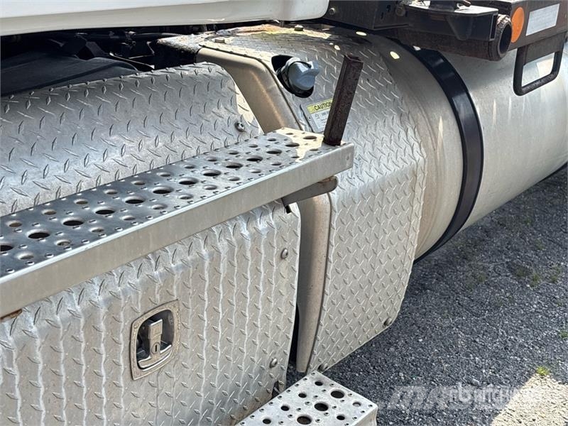 Freightliner Cascadia 113 Camiones portacoches