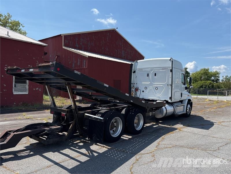 Freightliner Cascadia 113 6x4 Sleeper Car Carrier Truck Car carriers