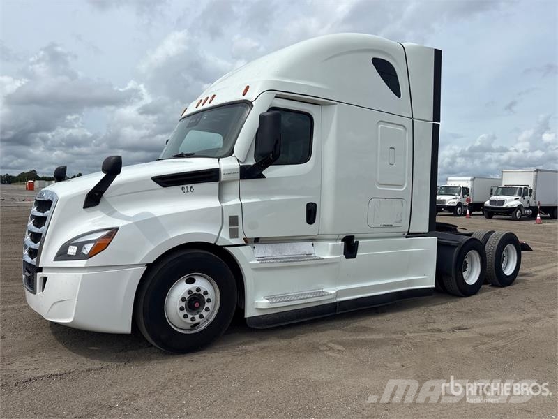 Freightliner Cascadia 126 6x4 T/A Sleeper Truck Tractor Naudoti vilkikai