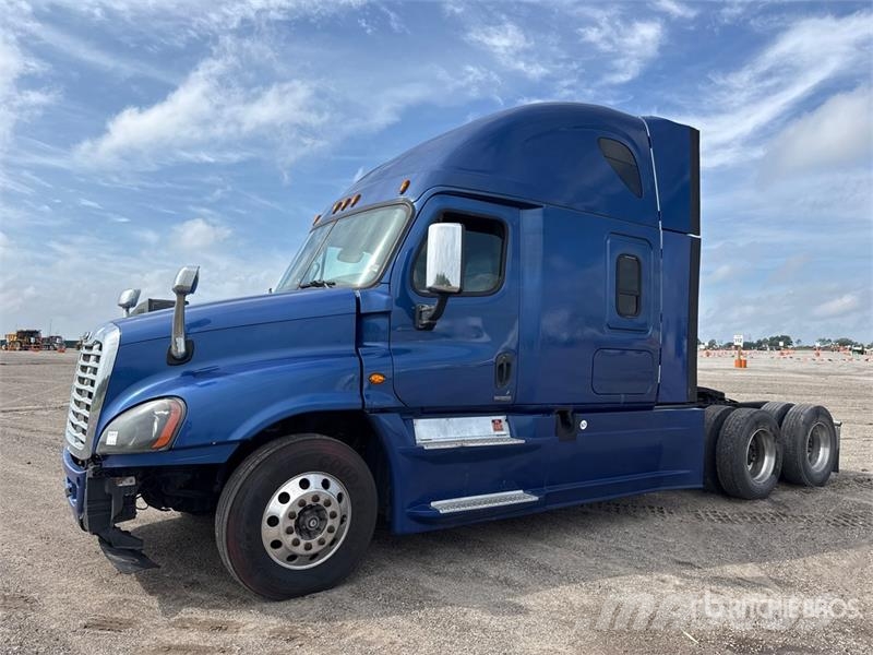 Freightliner Cascadia 125 6x4 T/A Sleeper Truck Tractor Vlačilci