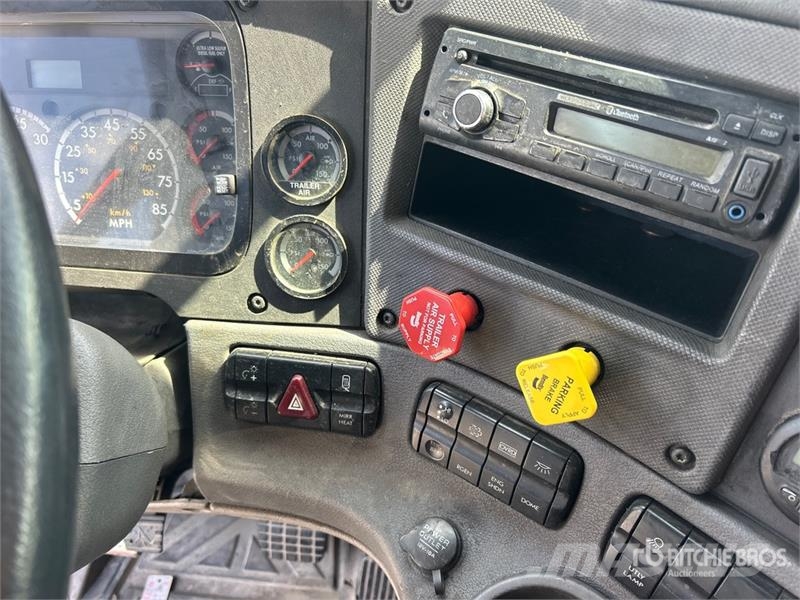 Freightliner Cascadia 125 6x4 T/A Sleeper Truck Tractor (Inoper Camiones tractor