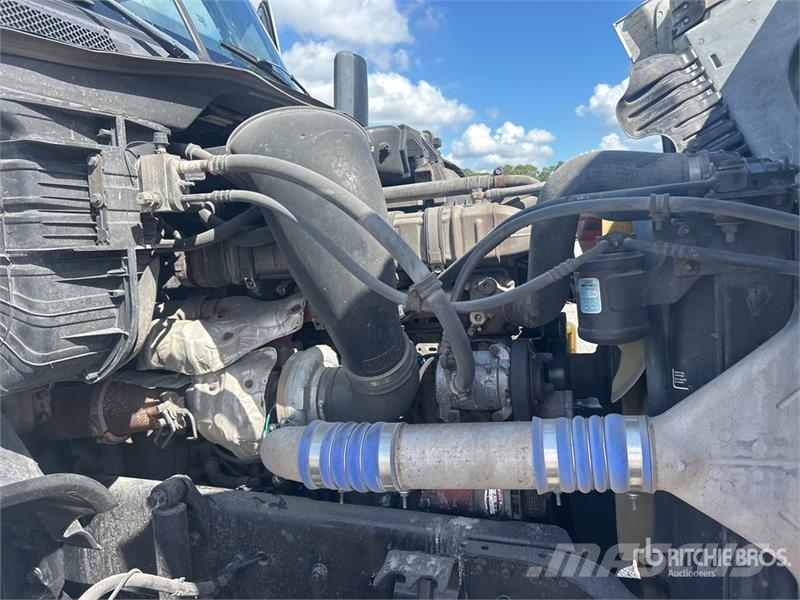 Freightliner Cascadia 125 6x4 T/A Sleeper Truck Tractor Trekkvogner