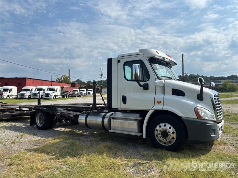 Freightliner Cascadia 113 Camiones portacoches