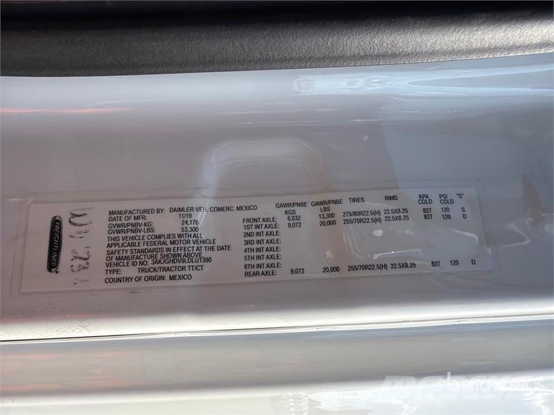 Freightliner Cascadia 113 6x4 Sleeper Car Carrier Truck مركبات النقل