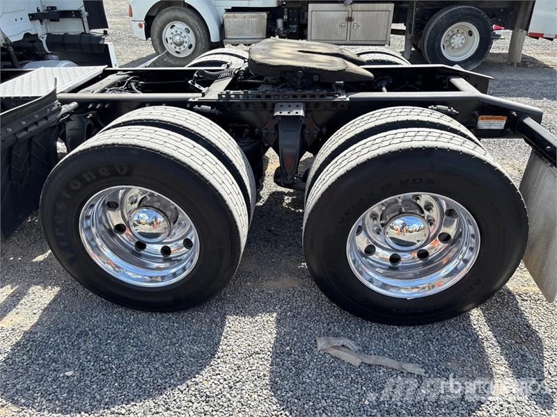 Freightliner Cascadia 125 6x4 T/A Sleeper Truck Tractor Sattelzugmaschinen