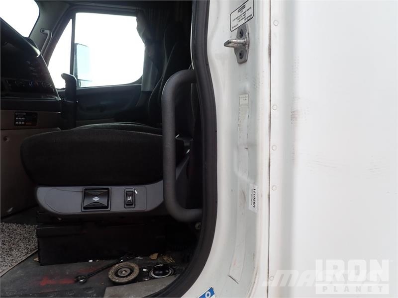 Freightliner Cascadia 125 6x4 T/A Sleeper Truck Tractor Vilcēji