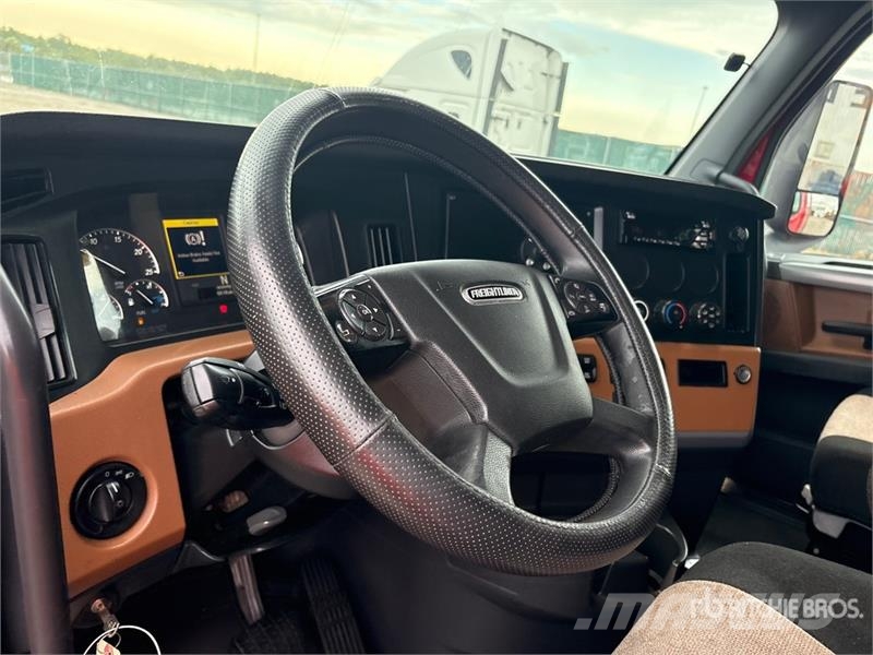 Freightliner Cascadia 126 6x4 T/A Sleeper Truck Tractor Cavalos mecânicos