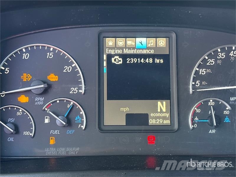 Freightliner Cascadia 126 6x4 T/A Sleeper Truck Tractor Vilcēji