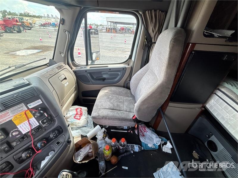 Freightliner Cascadia 125 6x4 T/A Sleeper Truck Tractor Naudoti vilkikai