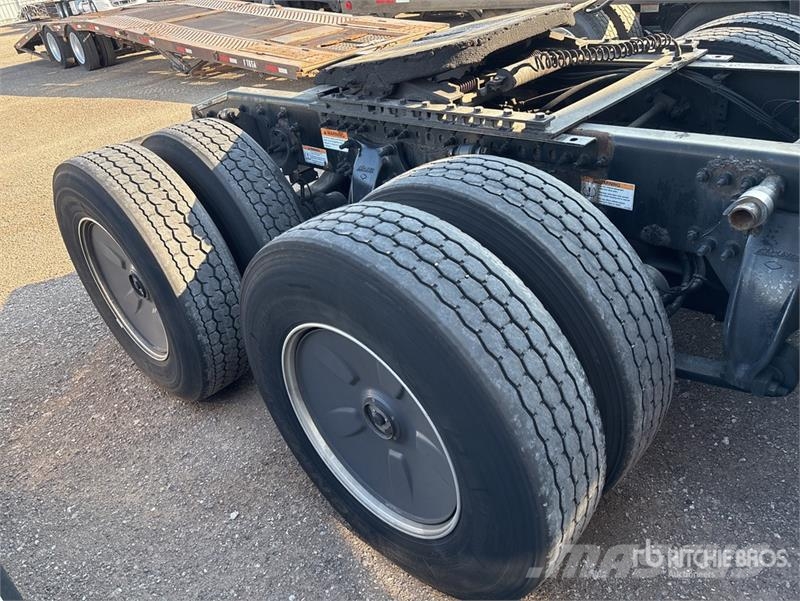 Freightliner Cascadia 126 6x4 T/A Sleeper Truck Tractor 트랙터 유닛