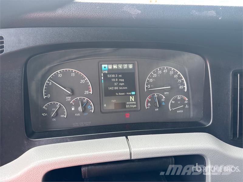 Freightliner Cascadia 126 6x4 T/A Sleeper Truck Tractor Naudoti vilkikai