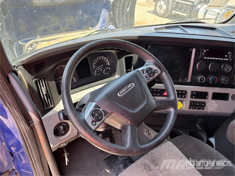 Freightliner Cascadia 126 6x4 T/A Sleeper Truck Tractor Τράκτορες