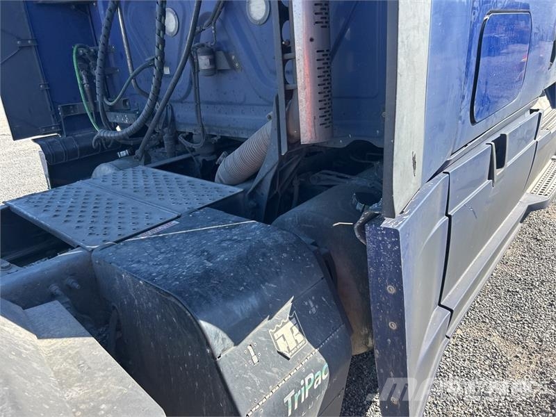 Freightliner Cascadia 126 6x4 T/A Sleeper Truck Tractor Tegljači