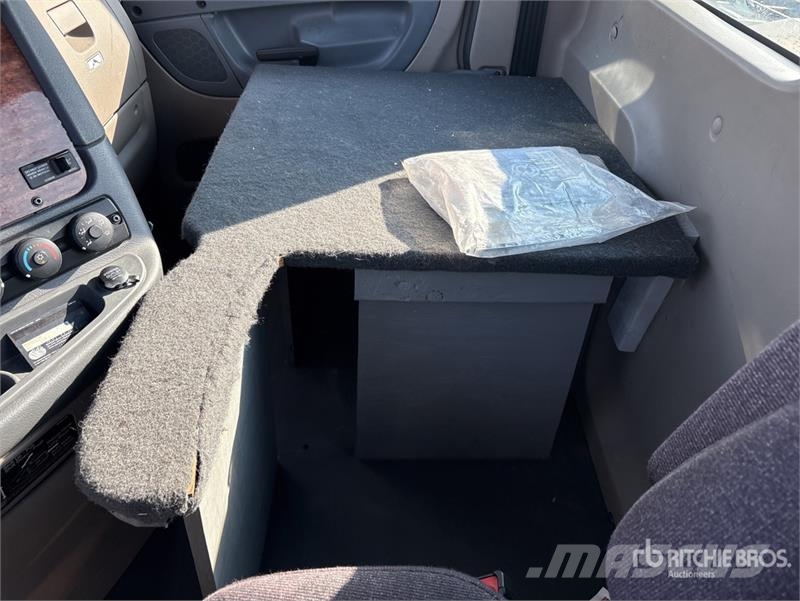 Freightliner Cascadia 113 Camiones portacoches