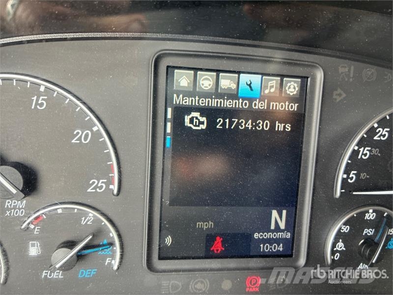 Freightliner Cascadia 126 6x4 T/A Sleeper Truck Tractor 中古トラクターヘッド | トレーラーヘッド