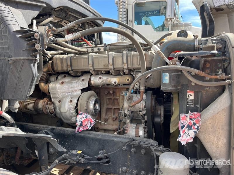 Freightliner Cascadia 126 6x4 T/A Sleeper Truck Tractor Седельные тягачи