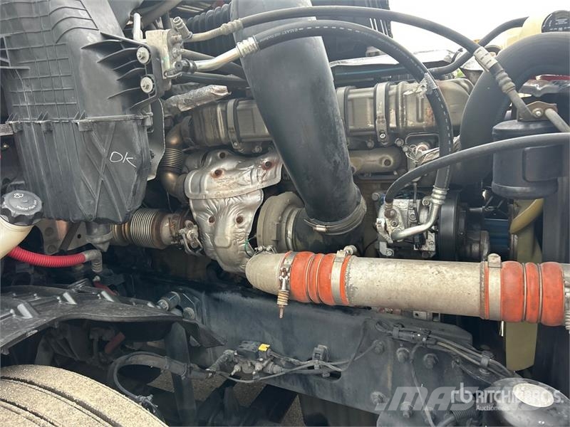 Freightliner Cascadia 126 6x4 T/A Sleeper Truck Tractor Tractor Units