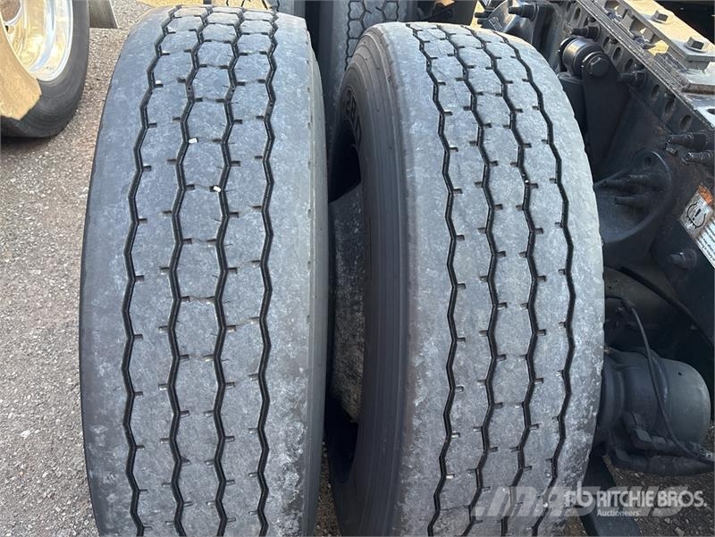 Freightliner Cascadia 126 6x4 T/A Sleeper Truck Tractor 트랙터 유닛