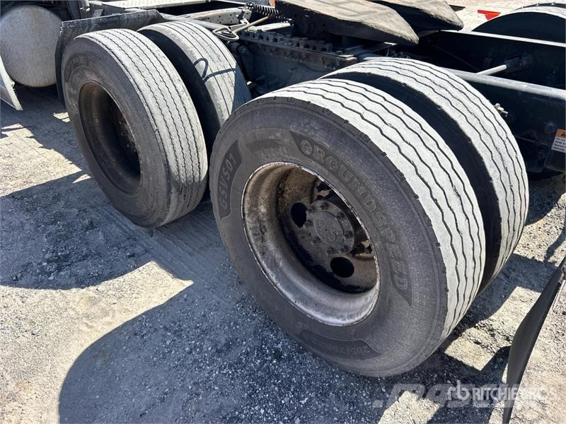 Freightliner Cascadia 125 6x4 T/A Sleeper Truck Tractor (Inoper Cavalos mecânicos