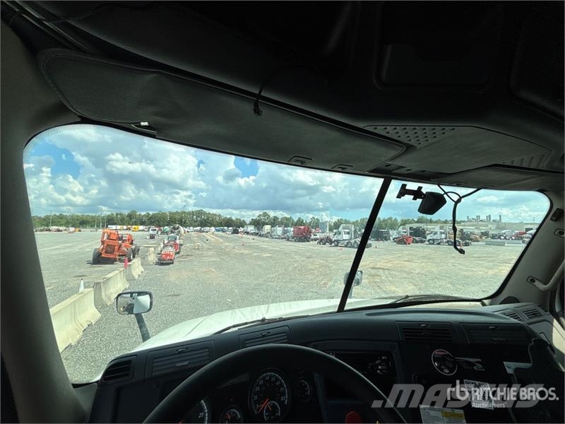 Freightliner Cascadia 125 6x4 T/A Sleeper Truck Tractor Dragbilar