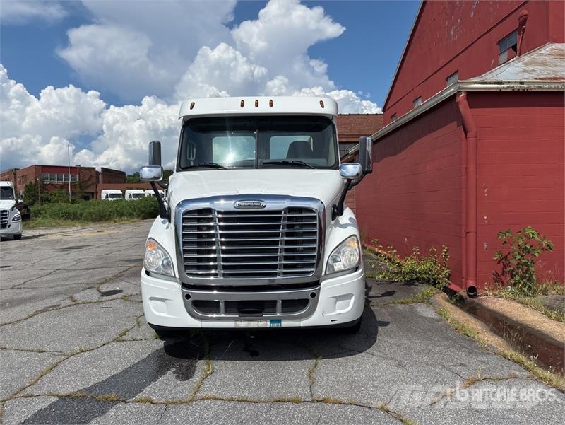 Freightliner Cascadia 113 Camiones portacoches