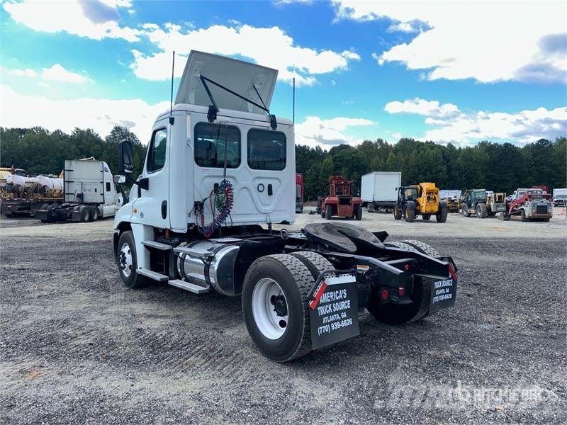 Freightliner Cascadia 125 Vilcēji