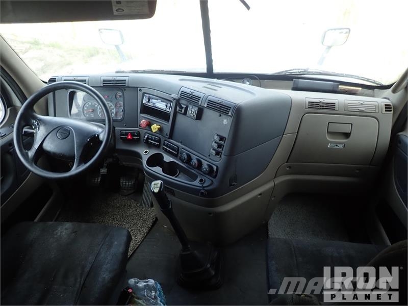 Freightliner Cascadia 125 6x4 T/A Sleeper Truck Tractor Vilcēji