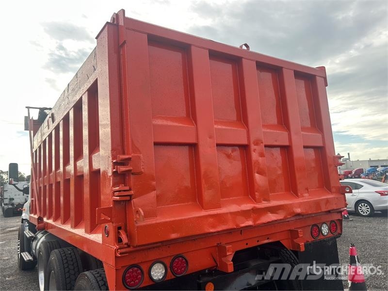 Freightliner Cascadia 113 Грузовики-Самосвалы