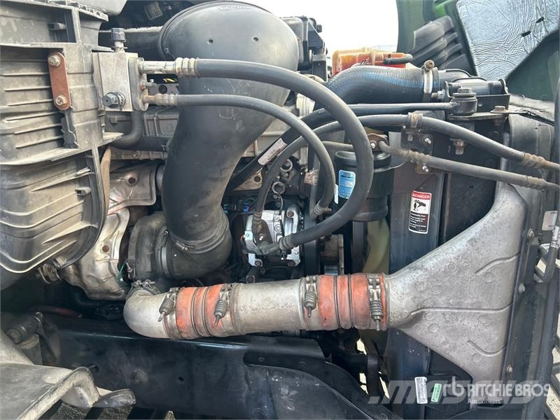 Freightliner Cascadia 113 中古トラクターヘッド | トレーラーヘッド