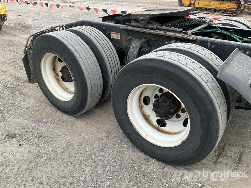 Freightliner Cascadia 126 6x4 T/A Sleeper Truck Tractor Vilcēji