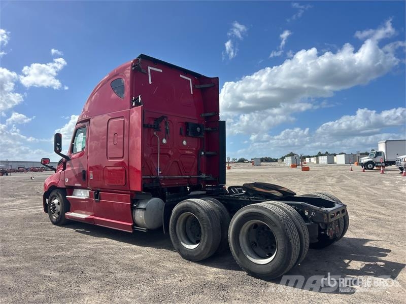Freightliner Cascadia 126 6x4 T/A Sleeper Truck Tractor Nyergesvontatók