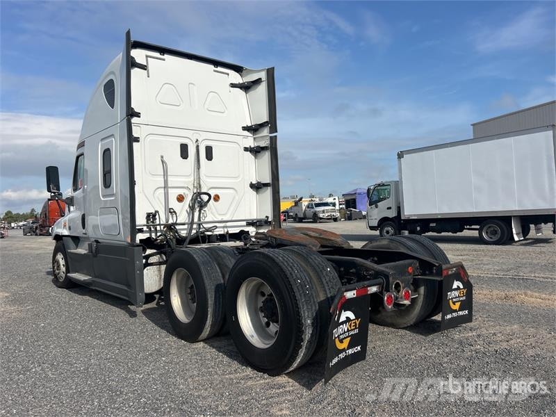 Freightliner Cascadia 125 6x4 T/A Sleeper Truck Tractor (Inoper Çekiciler