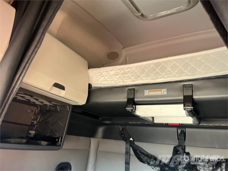 Freightliner Cascadia 126 Autotractoare